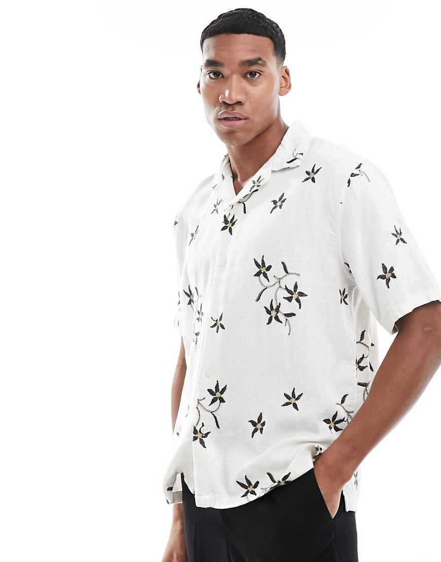 Abercrombie & Fitch Floral Embroidery Linen Blend Short Sleeve Shirt In White With Revere Collar